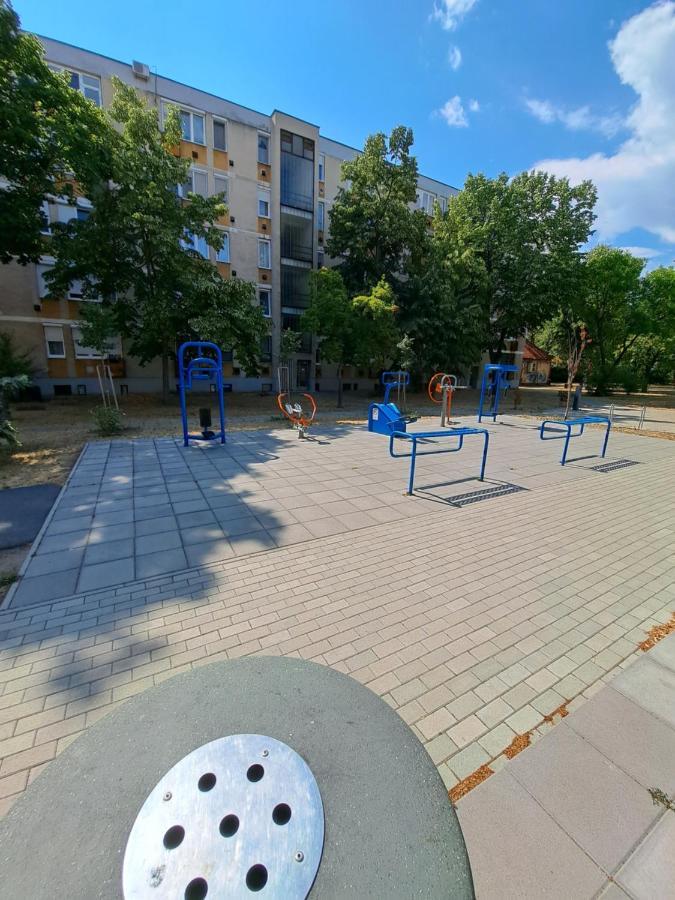 Апартаменты Wanderer Station Дебрецен Экстерьер фото
